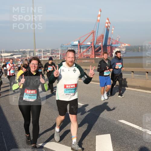 03.10.2025 - Köhlbrandbrückenlauf Yannick Fuchs http://msf.ph/oto/9179092 03.10.2025 08:51:35 Position 2 3480, 2690 meine-sportfotos.de