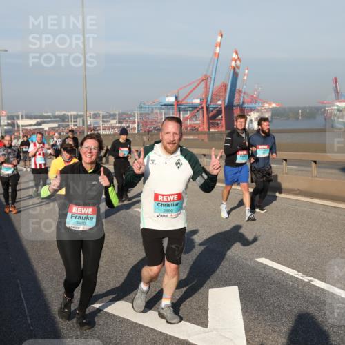 03.10.2025 - Köhlbrandbrückenlauf Yannick Fuchs http://msf.ph/oto/9179093 03.10.2025 08:51:35 Position 2 3480, 2690 meine-sportfotos.de