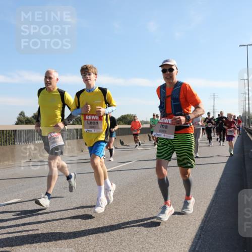 03.10.2025 - Köhlbrandbrückenlauf Yannick Fuchs http://msf.ph/oto/9179095 03.10.2025 11:18:58 Position 3 5801, 5800, 6069 meine-sportfotos.de