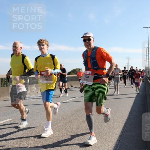 03.10.2025 - Köhlbrandbrückenlauf Yannick Fuchs http://msf.ph/oto/9179098 03.10.2025 11:18:58 Position 3 5801, 5800, 6069 meine-sportfotos.de