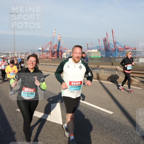 03.10.2025 - Köhlbrandbrückenlauf Yannick Fuchs http://msf.ph/oto/9179106 03.10.2025 08:51:36 Position 2 3480, 2690 meine-sportfotos.de