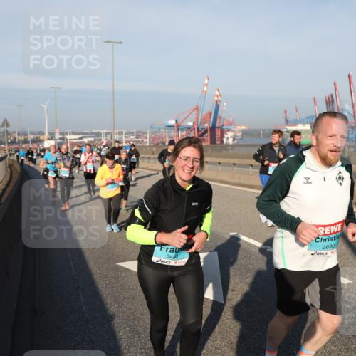 03.10.2025 - Köhlbrandbrückenlauf Yannick Fuchs http://msf.ph/oto/9179109 03.10.2025 08:51:36 Position 2 3480, 2690 meine-sportfotos.de