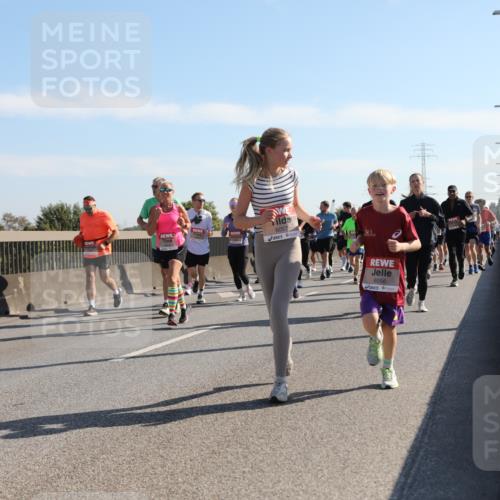 03.10.2025 - Köhlbrandbrückenlauf Yannick Fuchs http://msf.ph/oto/9179118 03.10.2025 11:19:00 Position 3 6057, 6056 meine-sportfotos.de