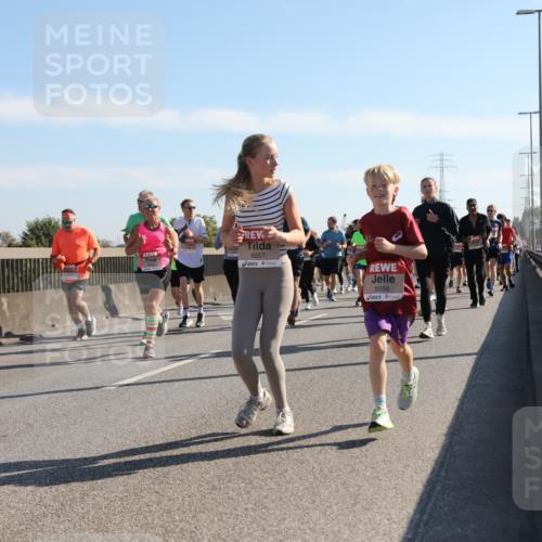 03.10.2025 - Köhlbrandbrückenlauf Yannick Fuchs http://msf.ph/oto/9179120 03.10.2025 11:19:00 Position 3 6057, 6056 meine-sportfotos.de