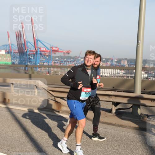 03.10.2025 - Köhlbrandbrückenlauf Yannick Fuchs http://msf.ph/oto/9179121 03.10.2025 08:51:37 Position 2 1561, 118 meine-sportfotos.de