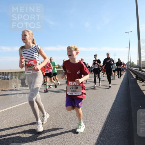 03.10.2025 - Köhlbrandbrückenlauf Yannick Fuchs http://msf.ph/oto/9179131 03.10.2025 11:19:01 Position 3 6057, 6056 meine-sportfotos.de