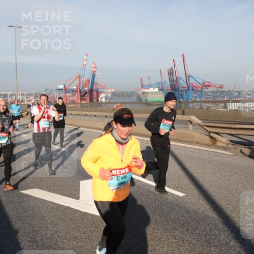 03.10.2025 - Köhlbrandbrückenlauf Yannick Fuchs http://msf.ph/oto/9179132 03.10.2025 08:51:38 Position 2 1994, 2231, 18 meine-sportfotos.de