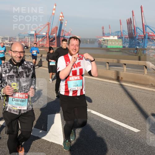 03.10.2025 - Köhlbrandbrückenlauf Yannick Fuchs http://msf.ph/oto/9179142 03.10.2025 08:51:40 Position 2 2243, 1669, 3828 meine-sportfotos.de