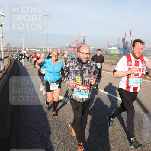 03.10.2025 - Köhlbrandbrückenlauf Yannick Fuchs http://msf.ph/oto/9179147 03.10.2025 08:51:40 Position 2 2243, 1669, 3828 meine-sportfotos.de