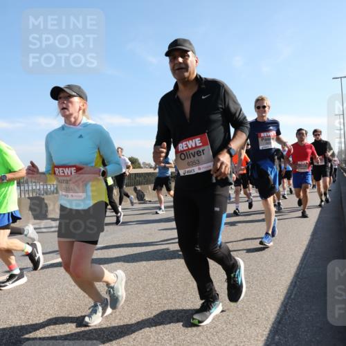 03.10.2025 - Köhlbrandbrückenlauf Yannick Fuchs http://msf.ph/oto/9179174 03.10.2025 11:19:05 Position 3 4314, 6353 meine-sportfotos.de