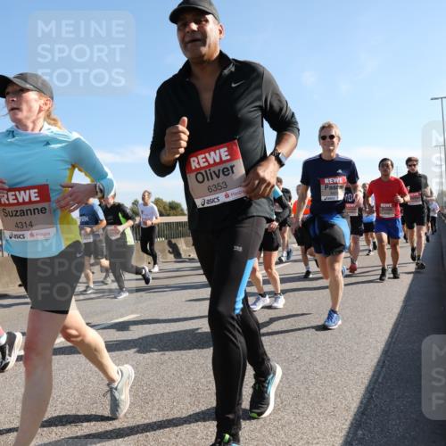03.10.2025 - Köhlbrandbrückenlauf Yannick Fuchs http://msf.ph/oto/9179176 03.10.2025 11:19:05 Position 3 6467, 4314, 6353, 5414 meine-sportfotos.de