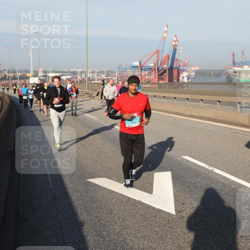 03.10.2025 - Köhlbrandbrückenlauf Yannick Fuchs http://msf.ph/oto/9179185 03.10.2025 08:51:45 Position 2 3840 meine-sportfotos.de