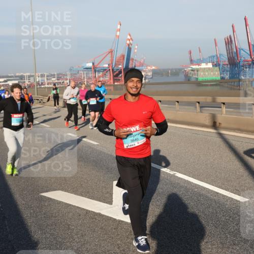 03.10.2025 - Köhlbrandbrückenlauf Yannick Fuchs http://msf.ph/oto/9179188 03.10.2025 08:51:46 Position 2 55, 3840 meine-sportfotos.de