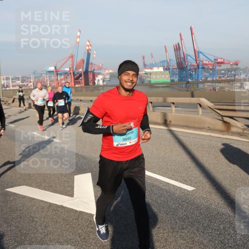 03.10.2025 - Köhlbrandbrückenlauf Yannick Fuchs http://msf.ph/oto/9179191 03.10.2025 08:51:46 Position 2 955, 3840 meine-sportfotos.de