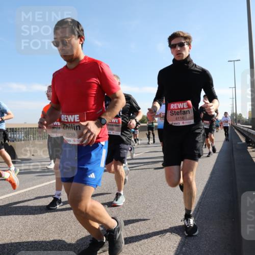 03.10.2025 - Köhlbrandbrückenlauf Yannick Fuchs http://msf.ph/oto/9179192 03.10.2025 11:19:07 Position 3 5034, 5054, 4639, 4406, 4116 meine-sportfotos.de