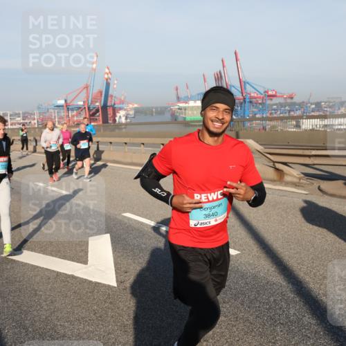 03.10.2025 - Köhlbrandbrückenlauf Yannick Fuchs http://msf.ph/oto/9179195 03.10.2025 08:51:46 Position 2 555, 3840 meine-sportfotos.de