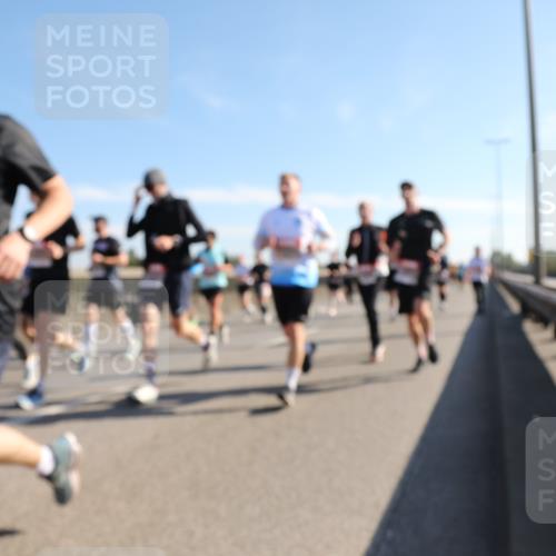 03.10.2025 - Köhlbrandbrückenlauf Yannick Fuchs http://msf.ph/oto/9179201 03.10.2025 11:19:07 Position 3 10 meine-sportfotos.de