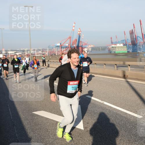 03.10.2025 - Köhlbrandbrückenlauf Yannick Fuchs http://msf.ph/oto/9179206 03.10.2025 08:51:47 Position 2 3732 meine-sportfotos.de