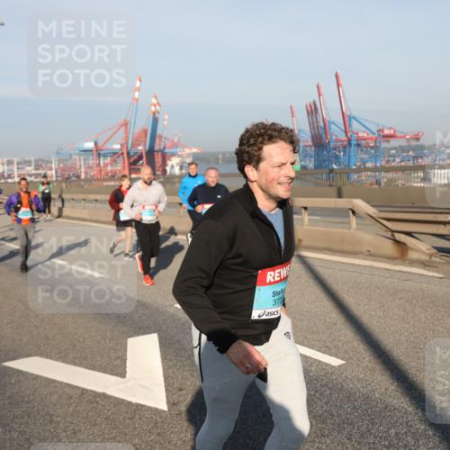 03.10.2025 - Köhlbrandbrückenlauf Yannick Fuchs http://msf.ph/oto/9179209 03.10.2025 08:51:48 Position 2 373 meine-sportfotos.de