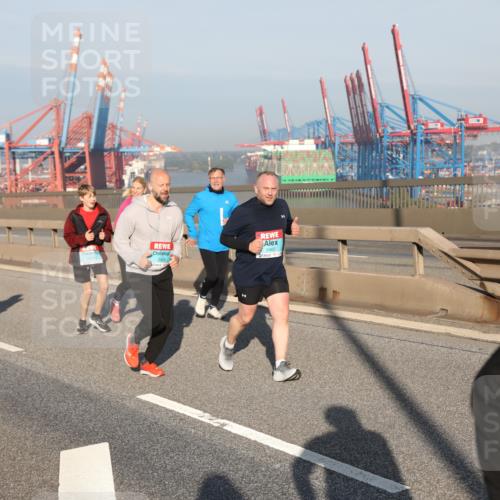 03.10.2025 - Köhlbrandbrückenlauf Yannick Fuchs http://msf.ph/oto/9179211 03.10.2025 08:51:48 Position 2 2460, 2424 meine-sportfotos.de