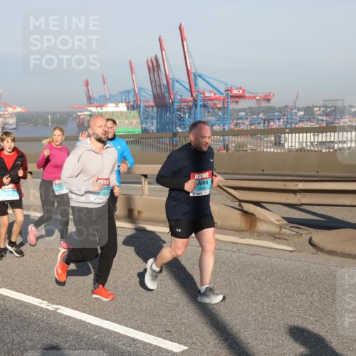 03.10.2025 - Köhlbrandbrückenlauf Yannick Fuchs http://msf.ph/oto/9179223 03.10.2025 08:51:49 Position 2 2424, 2460, 118 meine-sportfotos.de