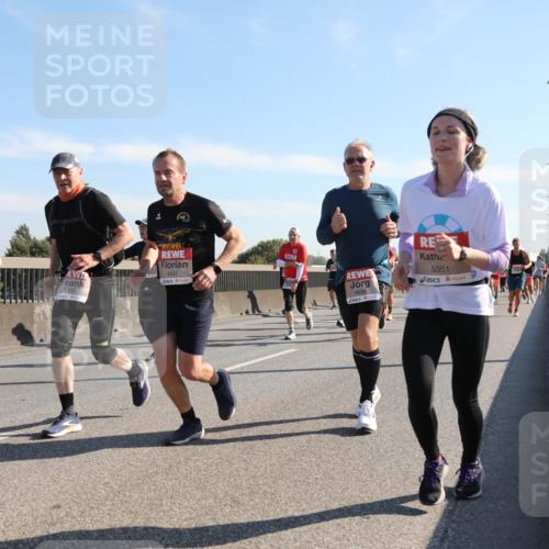 03.10.2025 - Köhlbrandbrückenlauf Yannick Fuchs http://msf.ph/oto/9179229 03.10.2025 11:19:11 Position 3 4330, 4431, 5051, 4656 meine-sportfotos.de