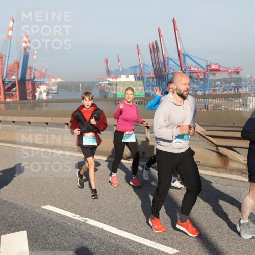 03.10.2025 - Köhlbrandbrückenlauf Yannick Fuchs http://msf.ph/oto/9179230 03.10.2025 08:51:49 Position 2 2200, 3635, 2460 meine-sportfotos.de