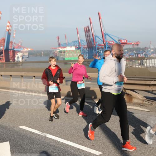 03.10.2025 - Köhlbrandbrückenlauf Yannick Fuchs http://msf.ph/oto/9179232 03.10.2025 08:51:49 Position 2 3635, 2460 meine-sportfotos.de