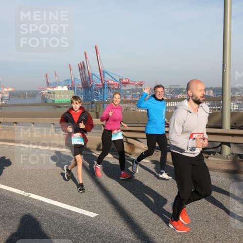 03.10.2025 - Köhlbrandbrückenlauf Yannick Fuchs http://msf.ph/oto/9179238 03.10.2025 08:51:50 Position 2 18 meine-sportfotos.de