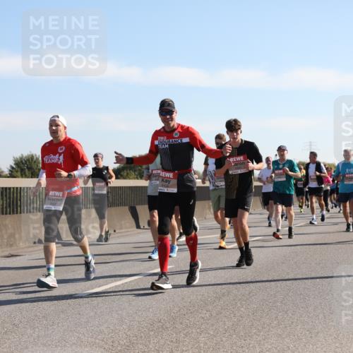 03.10.2025 - Köhlbrandbrückenlauf Yannick Fuchs http://msf.ph/oto/9179239 03.10.2025 11:19:12 Position 3 6432, 6428 meine-sportfotos.de