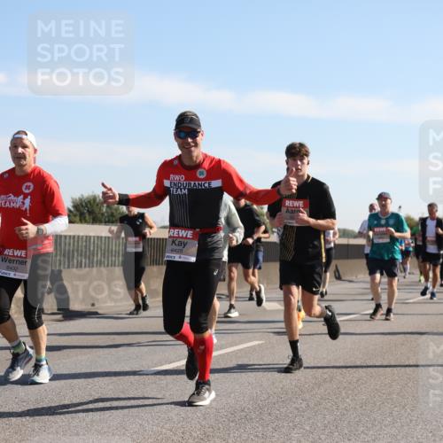 03.10.2025 - Köhlbrandbrückenlauf Yannick Fuchs http://msf.ph/oto/9179245 03.10.2025 11:19:13 Position 3 6432, 6428 meine-sportfotos.de