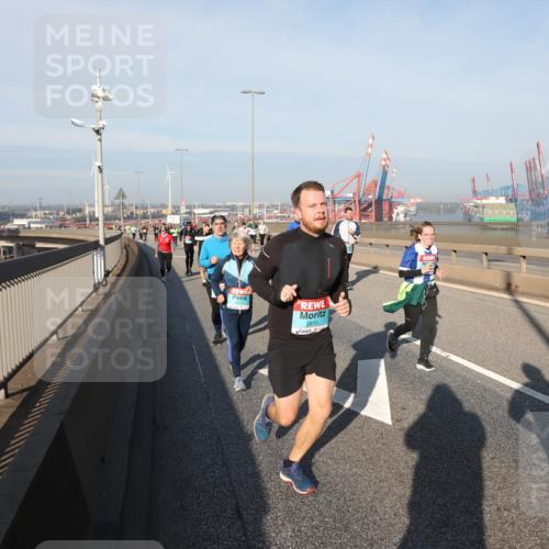 03.10.2025 - Köhlbrandbrückenlauf Yannick Fuchs http://msf.ph/oto/9179261 03.10.2025 08:51:52 Position 2 2810 meine-sportfotos.de