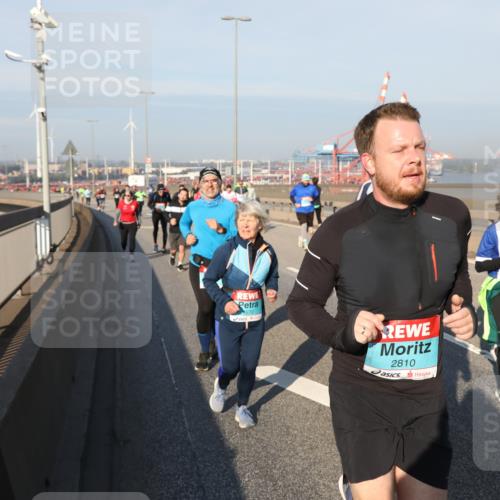 03.10.2025 - Köhlbrandbrückenlauf Yannick Fuchs http://msf.ph/oto/9179267 03.10.2025 08:51:53 Position 2 570, 2810, 2023 meine-sportfotos.de