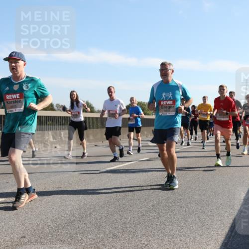 03.10.2025 - Köhlbrandbrückenlauf Yannick Fuchs http://msf.ph/oto/9179281 03.10.2025 11:19:16 Position 3 4605, 1, 6535 meine-sportfotos.de