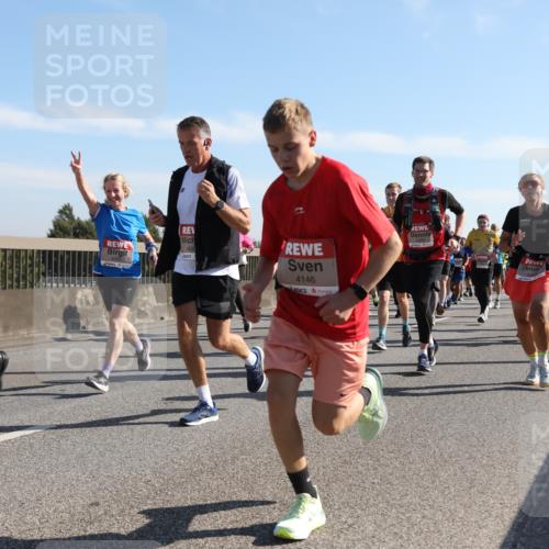 03.10.2025 - Köhlbrandbrückenlauf Yannick Fuchs http://msf.ph/oto/9179297 03.10.2025 11:19:18 Position 3 4366, 4146 meine-sportfotos.de