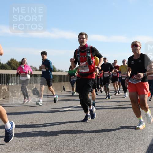 03.10.2025 - Köhlbrandbrückenlauf Yannick Fuchs http://msf.ph/oto/9179303 03.10.2025 11:19:19 Position 3 4686, 5520 meine-sportfotos.de