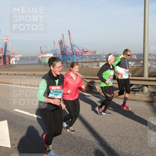 03.10.2025 - Köhlbrandbrückenlauf Yannick Fuchs http://msf.ph/oto/9179330 03.10.2025 08:52:03 Position 2 3582, 18 meine-sportfotos.de