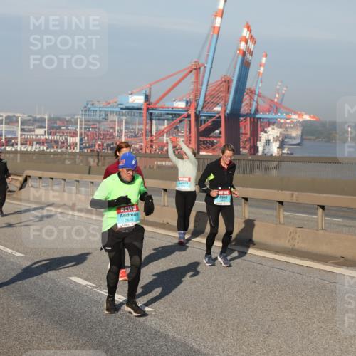 03.10.2025 - Köhlbrandbrückenlauf Yannick Fuchs http://msf.ph/oto/9179334 03.10.2025 08:52:04 Position 2 1329, 2674 meine-sportfotos.de