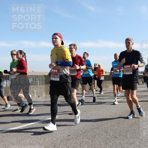 03.10.2025 - Köhlbrandbrückenlauf Yannick Fuchs http://msf.ph/oto/9179335 03.10.2025 11:19:22 Position 3 4638, 5396 meine-sportfotos.de