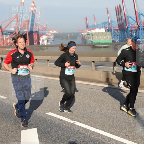03.10.2025 - Köhlbrandbrückenlauf Yannick Fuchs http://msf.ph/oto/9179396 03.10.2025 08:52:11 Position 2 2018, 3407, 1051 meine-sportfotos.de
