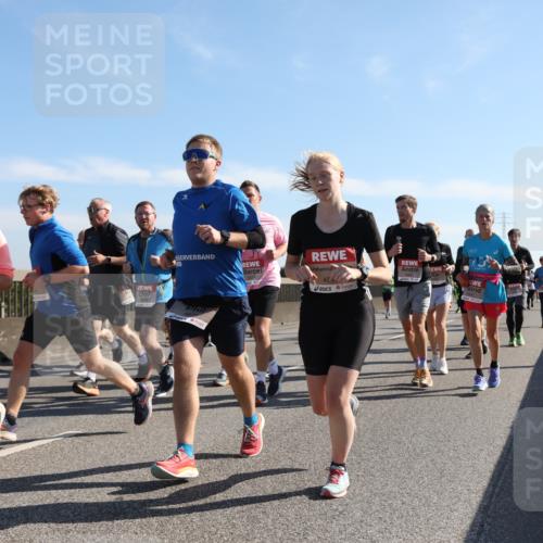 03.10.2025 - Köhlbrandbrückenlauf Yannick Fuchs http://msf.ph/oto/9179401 03.10.2025 11:19:30 Position 3 4933, 45 meine-sportfotos.de