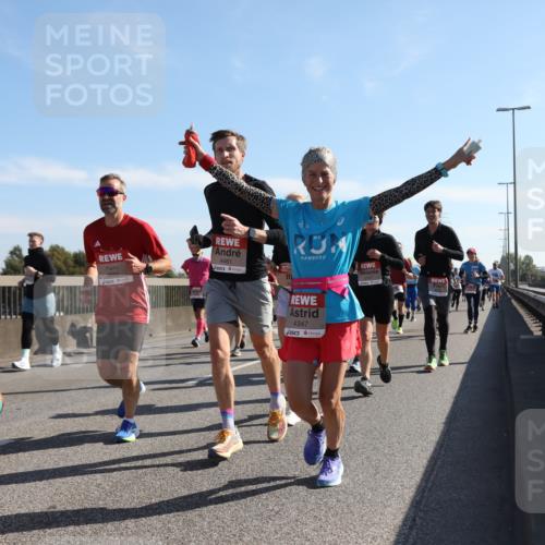 03.10.2025 - Köhlbrandbrückenlauf Yannick Fuchs http://msf.ph/oto/9179412 03.10.2025 11:19:31 Position 3 6850, 4481, 4347 meine-sportfotos.de