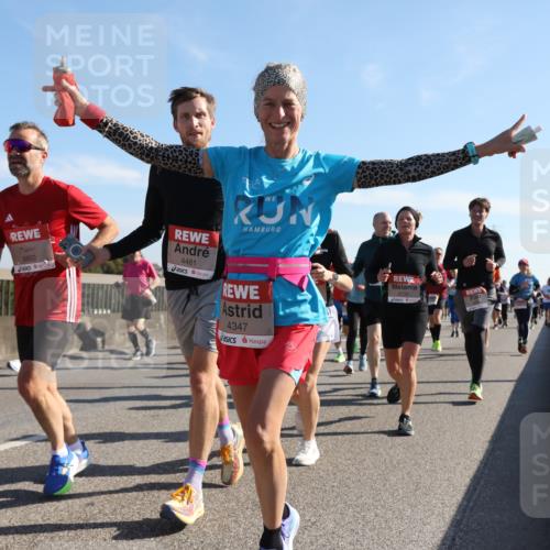 03.10.2025 - Köhlbrandbrückenlauf Yannick Fuchs http://msf.ph/oto/9179416 03.10.2025 11:19:31 Position 3 6850, 4481, 4347, 5737 meine-sportfotos.de