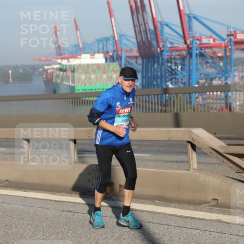 03.10.2025 - Köhlbrandbrückenlauf Yannick Fuchs http://msf.ph/oto/9179428 03.10.2025 08:52:16 Position 2 3509 meine-sportfotos.de