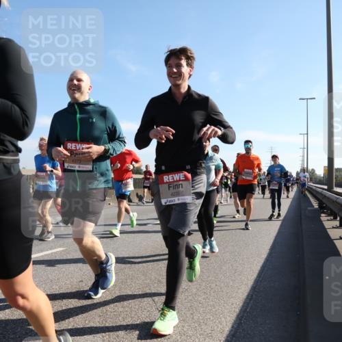 03.10.2025 - Köhlbrandbrückenlauf Yannick Fuchs http://msf.ph/oto/9179435 03.10.2025 11:19:33 Position 3 5737, 4373, 42352 meine-sportfotos.de