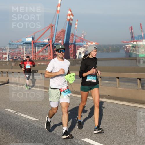03.10.2025 - Köhlbrandbrückenlauf Yannick Fuchs http://msf.ph/oto/9179442 03.10.2025 08:52:19 Position 2 1938, 2514 meine-sportfotos.de