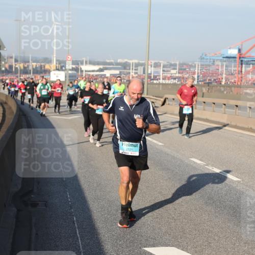03.10.2025 - Köhlbrandbrückenlauf Yannick Fuchs http://msf.ph/oto/9179456 03.10.2025 08:52:21 Position 2 2121 meine-sportfotos.de