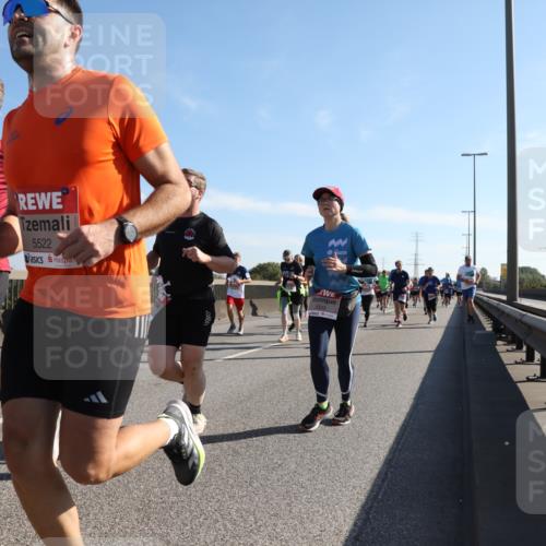 03.10.2025 - Köhlbrandbrückenlauf Yannick Fuchs http://msf.ph/oto/9179461 03.10.2025 11:19:35 Position 3 4382, 5522, 4333 meine-sportfotos.de