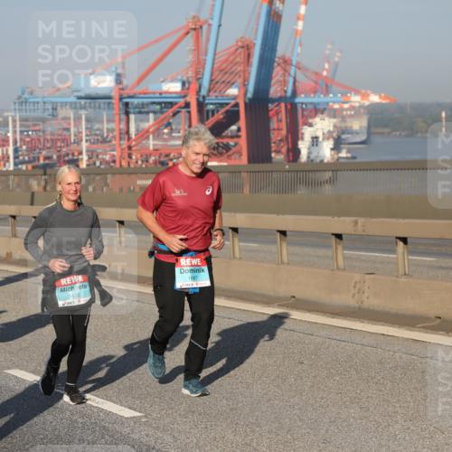 03.10.2025 - Köhlbrandbrückenlauf Yannick Fuchs http://msf.ph/oto/9179480 03.10.2025 08:52:24 Position 2 3759, 2435, 1687 meine-sportfotos.de