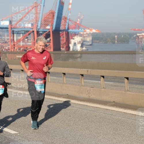 03.10.2025 - Köhlbrandbrückenlauf Yannick Fuchs http://msf.ph/oto/9179482 03.10.2025 08:52:24 Position 2 2435, 64 meine-sportfotos.de